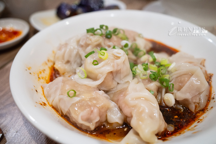 平替版鼎泰豐，永和好吃排骨蛋炒飯、紅油抄手、酸菜白肉湯，口味份量都不差