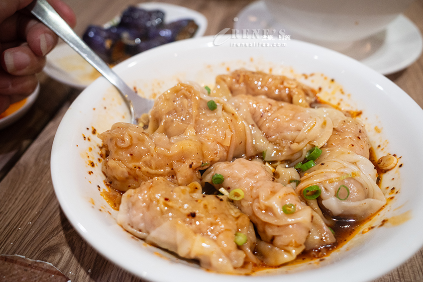 平替版鼎泰豐，永和好吃排骨蛋炒飯、紅油抄手、酸菜白肉湯，口味份量都不差