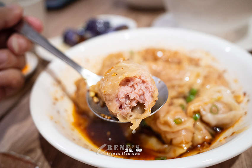 平替版鼎泰豐，永和好吃排骨蛋炒飯、紅油抄手、酸菜白肉湯，口味份量都不差