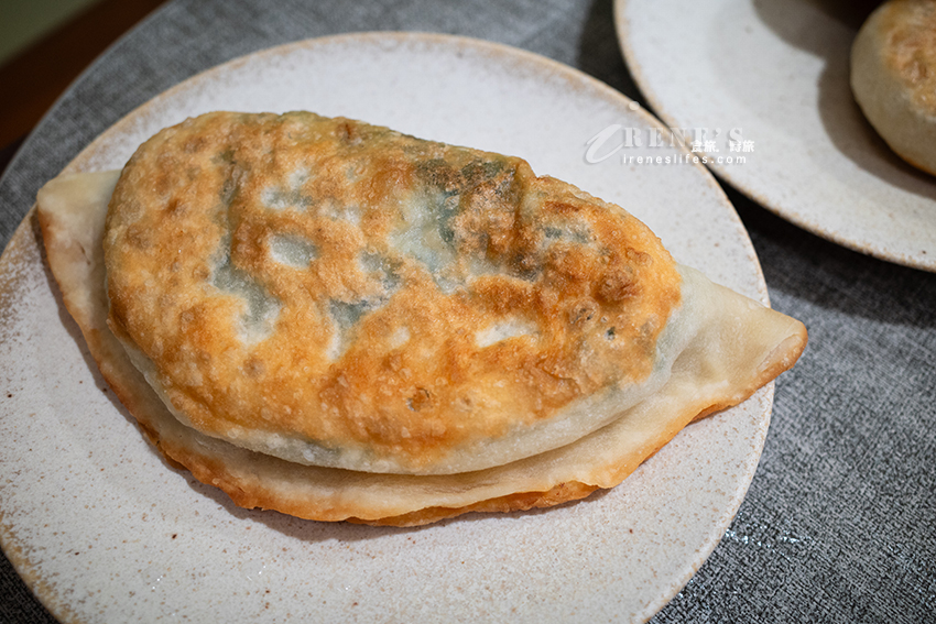 太平市場內沒招牌的排隊美食，一週只賣兩天的韭菜盒子、餡餅，韭菜盒超巨皮薄爆餡