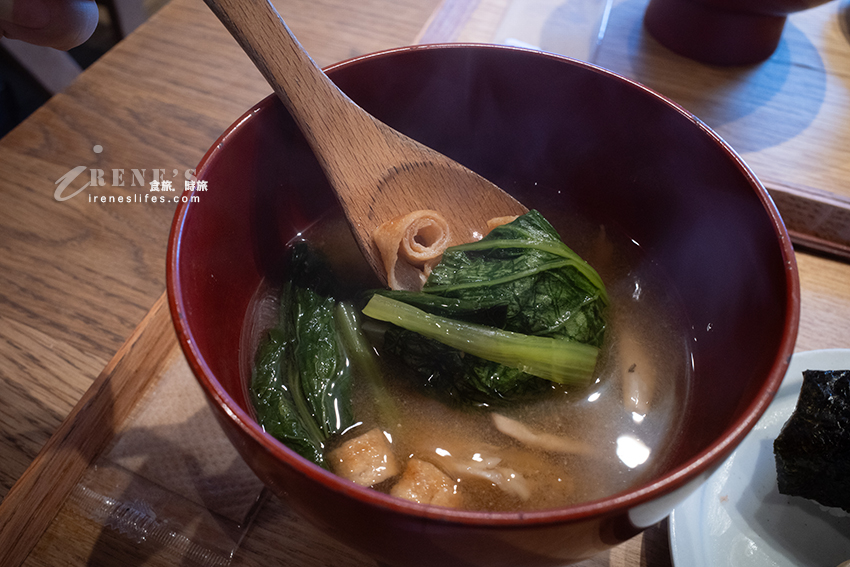 淺草日式早餐推薦，還沒開門就大排長龍！味噌湯配飯糰的傳統吃法，美味又滿足